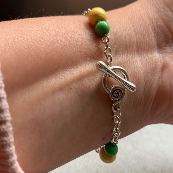 💚 Handmade Green Skull Bracelet & Earrings Set - Picture 4 of 9